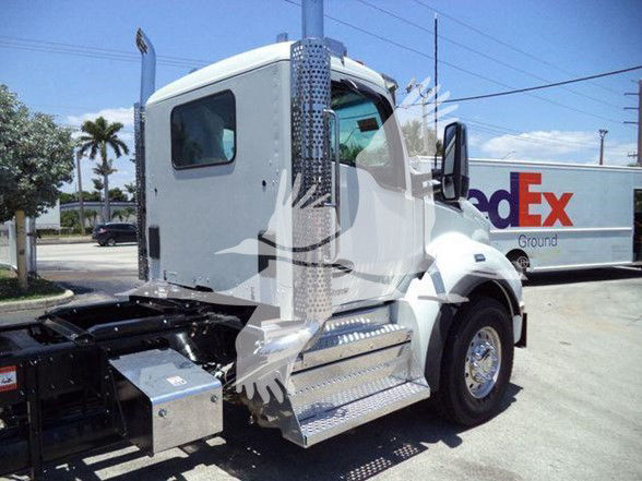 Kenworth T880 truck cab with chrome diamond-plate steps, fuel tanks, and chassis visible. JD TJ211612 VIN not on image, but truck features visible.