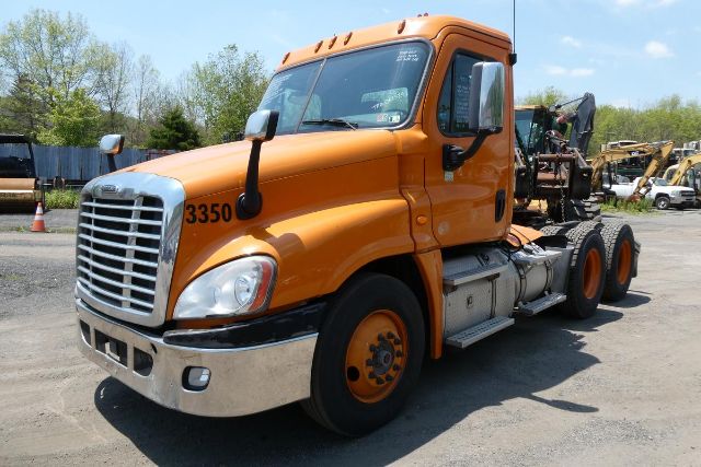 2017 Freightliner CASCADIA 125 Daycab #