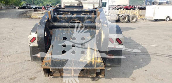 Fontaine 55 Ton drop side rail trailer hitch area showing rear view with hydraulic mechanism and chipped paint.