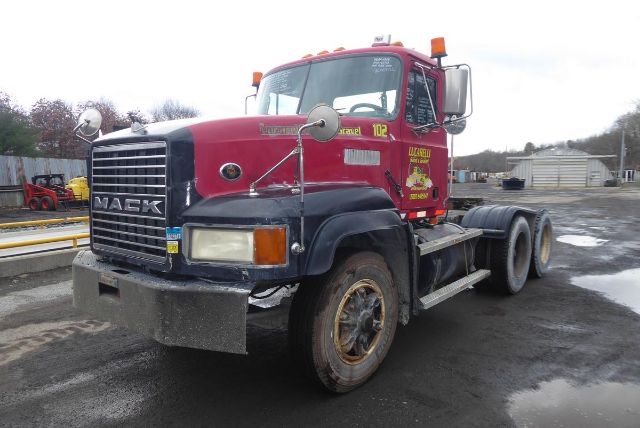 1998 Mack CL713