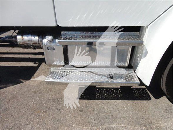 Freightliner BUSINESS CLASS M2 106 side step and lower cab area with aluminum step plates.
