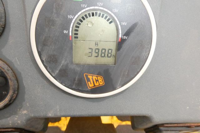 Dial gauge on Vibromax VM106D with JCB logo visible and digital readout showing 398.8 hours.