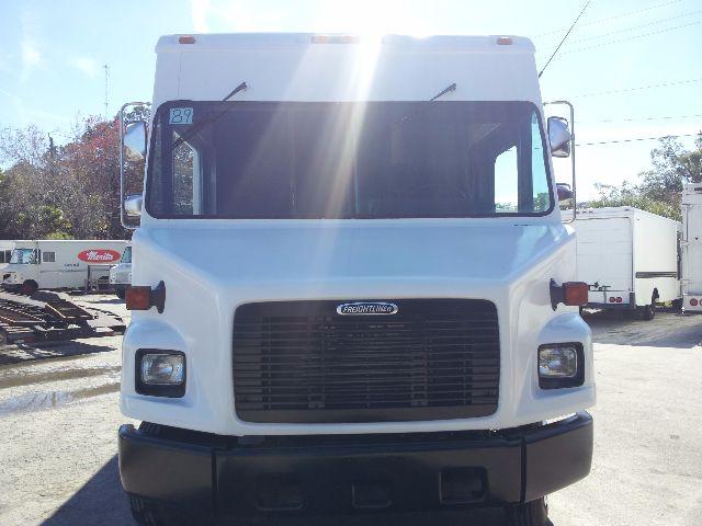 Front view of a white 2005 Workhorse p42 step van showing large black front grille, headlights, and bumper.