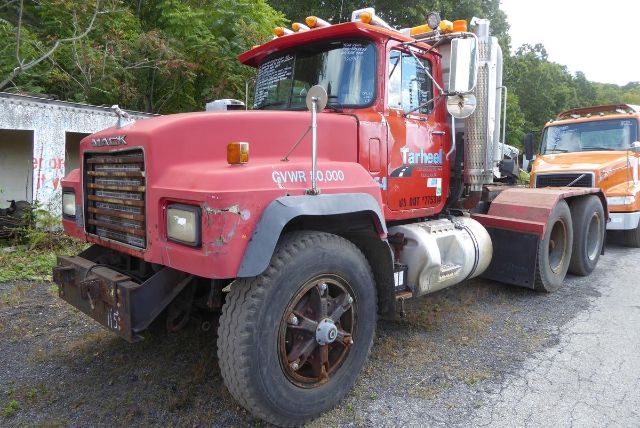 2001 Mack RD688SX