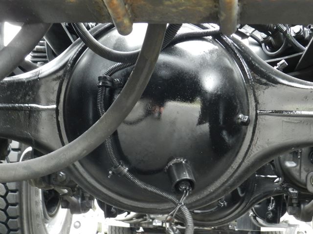 Rear view of Freightliner CL11264S rear axle housing showing differential with surrounding suspension components and wiring harnesses.