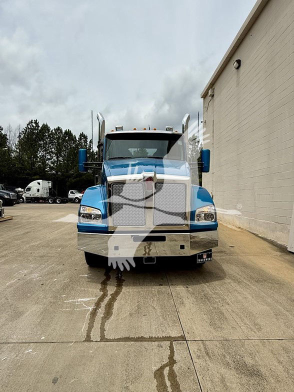 Kenworth T880 front view showing chrome grille, blue cab, and large bumper.