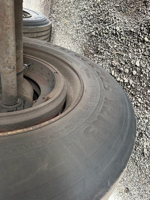 Trailer wheel andaxle assembly of a 2007 Stoughton dry van showing tire and suspension components.