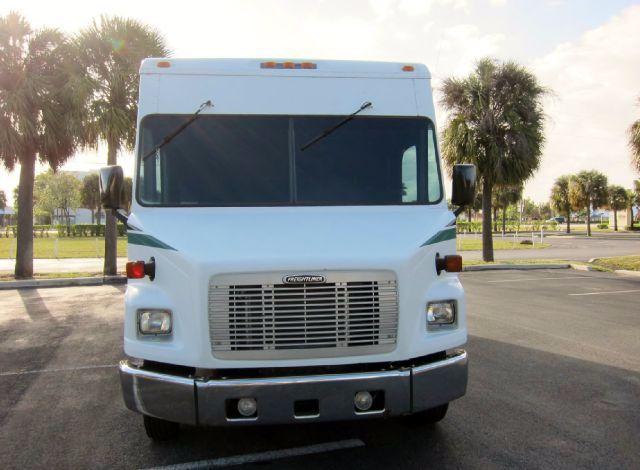 Front view of a white 2005 Workhorse P42 step van showing grille, bumper, headlights, and large windshield.