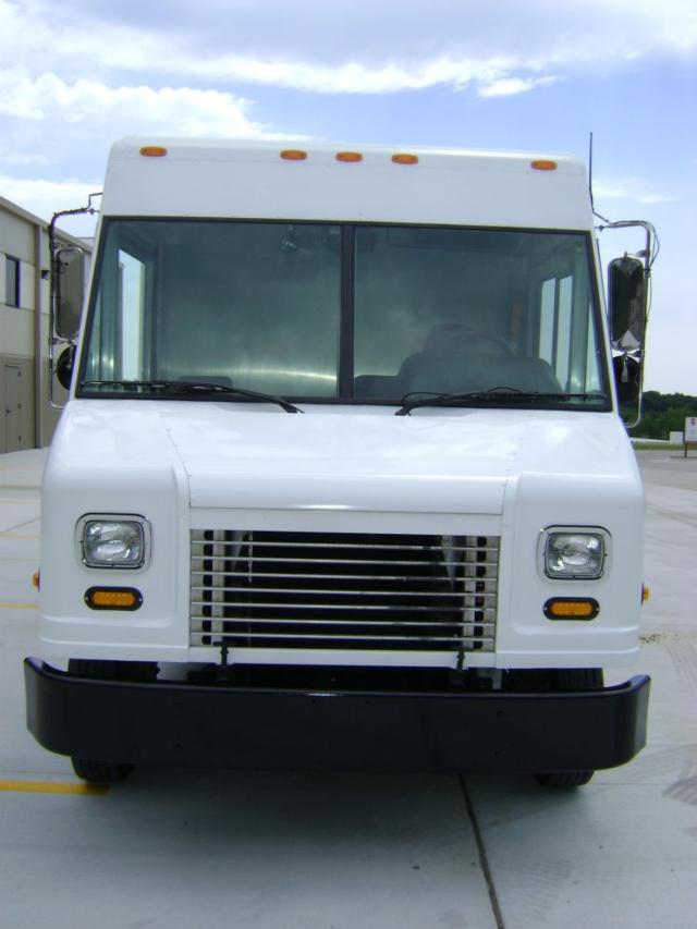 Front view of a white 2007 Freightliner MT45 step van with a black bumper and large grille.
