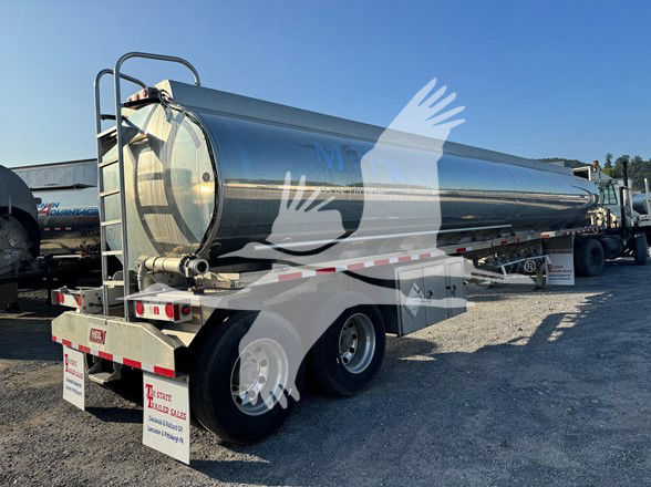 2023 Heil 9200 GALLON ELLIPTICAL PETRO TANKER W/ DRAIN TROUG