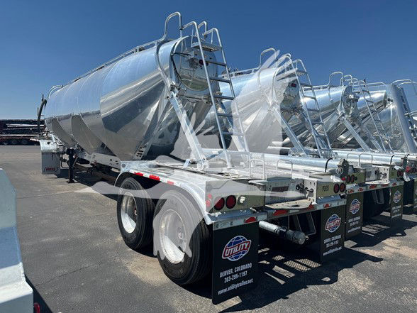 2018 Heil 1040 PNEUMATIC TANK, AIR RIDE, 3 HOPPERS, ADJUSTAB