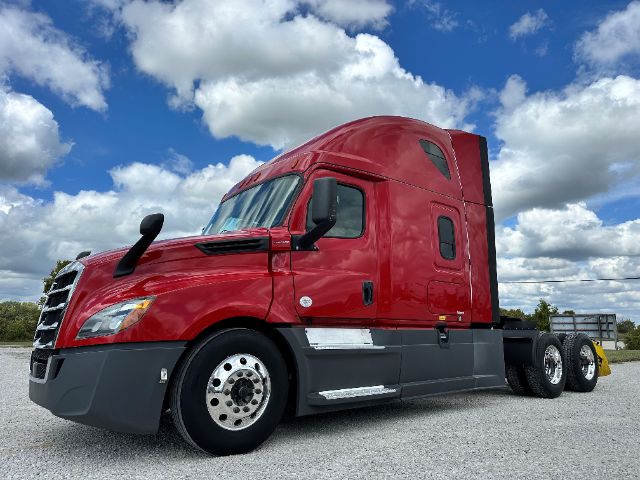 2019 Freightliner CASCADIA 126