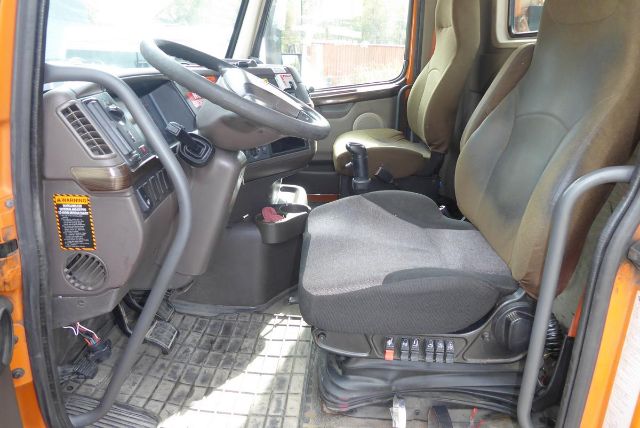 https://cdn.truckertotrucker.com/large/412565ba-bed2-48e5-b4dd-78c4cf564a79.jpg?