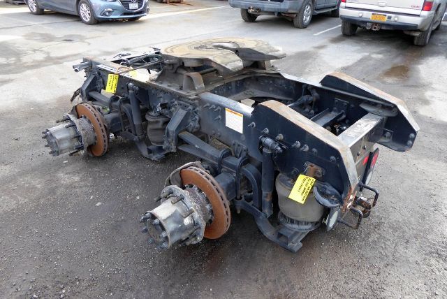 Meritor MT4014X rear axle assembly showing brake drums and mounting brackets with yellow tags.