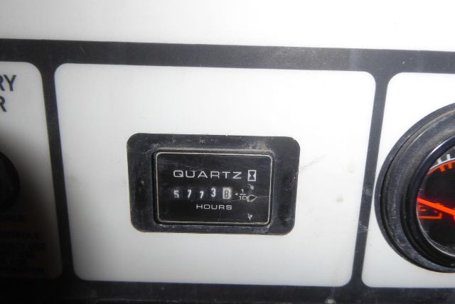 Dashboard panel with a Quartz hour meter showing 5773 hours; adjacent circular gauge on right.