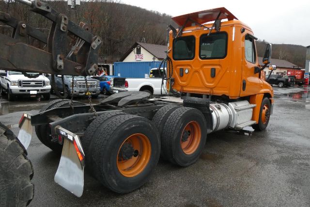 https://cdn.truckertotrucker.com/large/53b00f5d-1723-4598-bfde-bae154e21ada.jpg?
