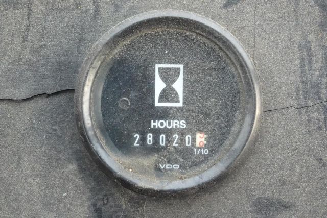 Hour meter showing 28020 hours on a black circular gauge with white numbers and an hourglass icon.