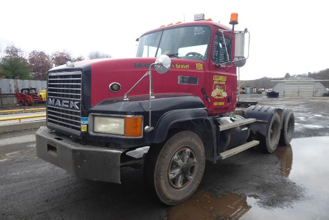 1998 Mack CL713