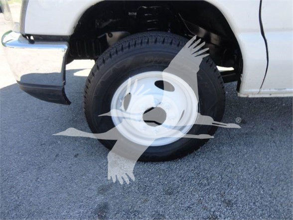 Flatbed truck wheel and front fender of a 2011 Ford E450 with stock number T20639 and VIN 1FDXE4FS3BDB20639.