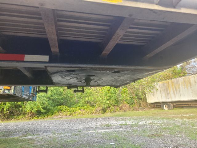 Flatbed trailer underside showing lower deck and mounting points with a 2009 Great Dane 48x102 specification.