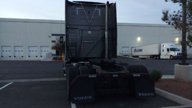 Volvo 780 sleeper cab rear view showing chassis and rear tires.