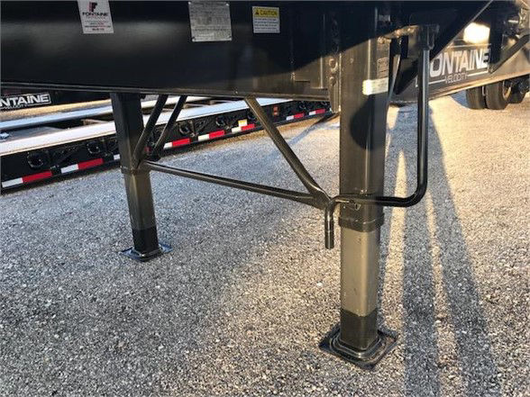 Fontaine VELOCITY steel trailer landing gear and frame legs with support braces visible under trailer