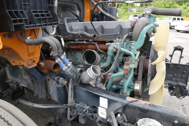 https://cdn.truckertotrucker.com/large/6e0bdfb9-948f-4e67-8c92-9ea2f9d11856.jpg?