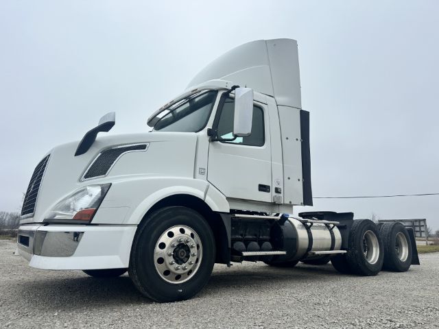 2015 Volvo VNL64T300