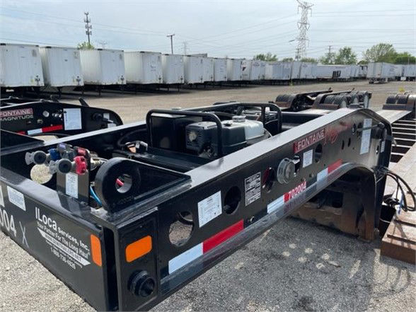 Fontaine 2020 55-ton tri-axle lowboy with pony motor visible; side panels show Fontaine Magnitude branding and various connection ports and labels.