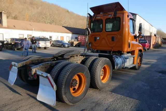 https://cdn.truckertotrucker.com/large/74775933-c2ee-46e1-b9a2-4f185131f0f8.jpg?