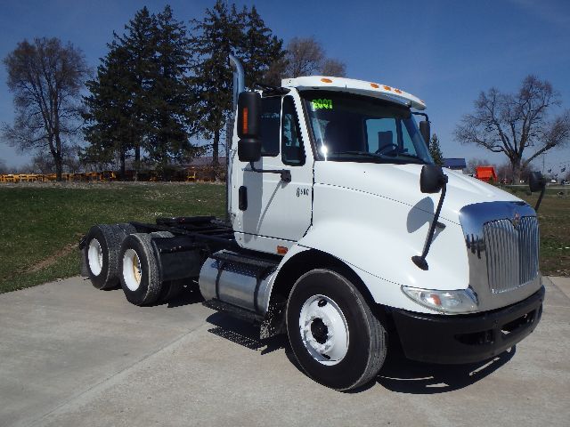 International cab of a white 2007 8600 conventional daycab truck with dual rear axles, chrome grille, and fuel tanks visible.