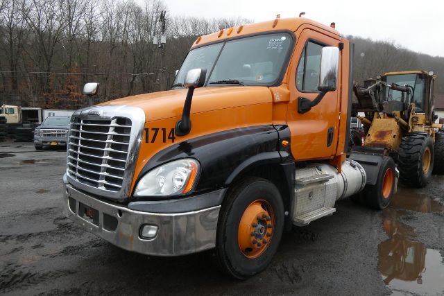 2012 Freightliner CASCADIA 125 Daycab #