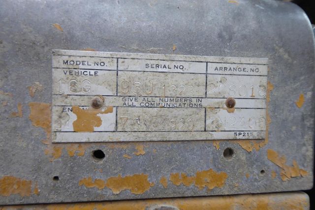 operator plate on Caterpillar 16G showing MODEL NO., SERIAL NO., ARRANGE. NO., and GIVE ALL NUMBERS IN ALL COMMUNICATIONS.