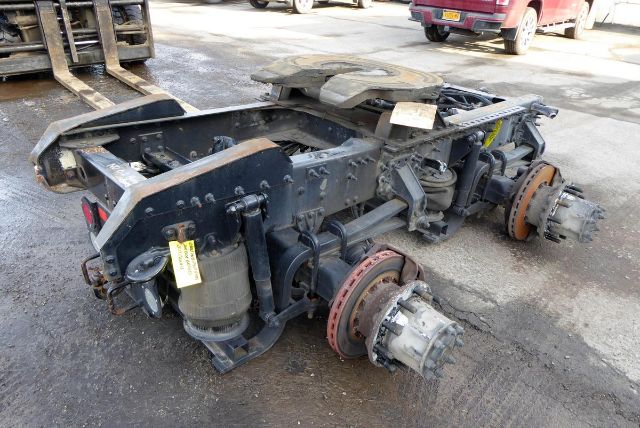 Meritor MT4014X truck rear axle assembly showing brake drums, suspension, and mounting frame with labels visible.