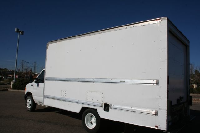 2005 Ford E350 moving box truck with white cargo box and cab, side view showing large box with aluminum rails.