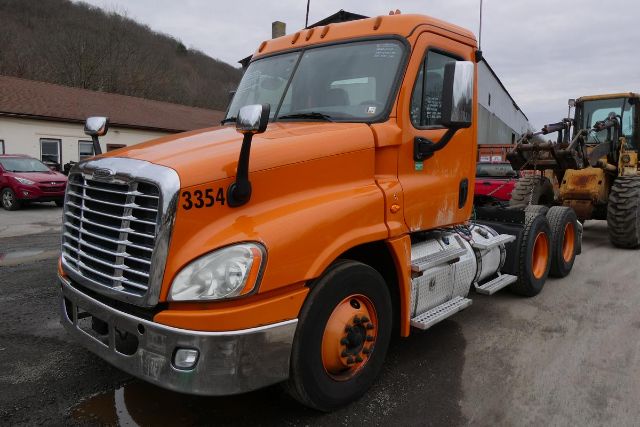 2017 Freightliner CASCADIA 125