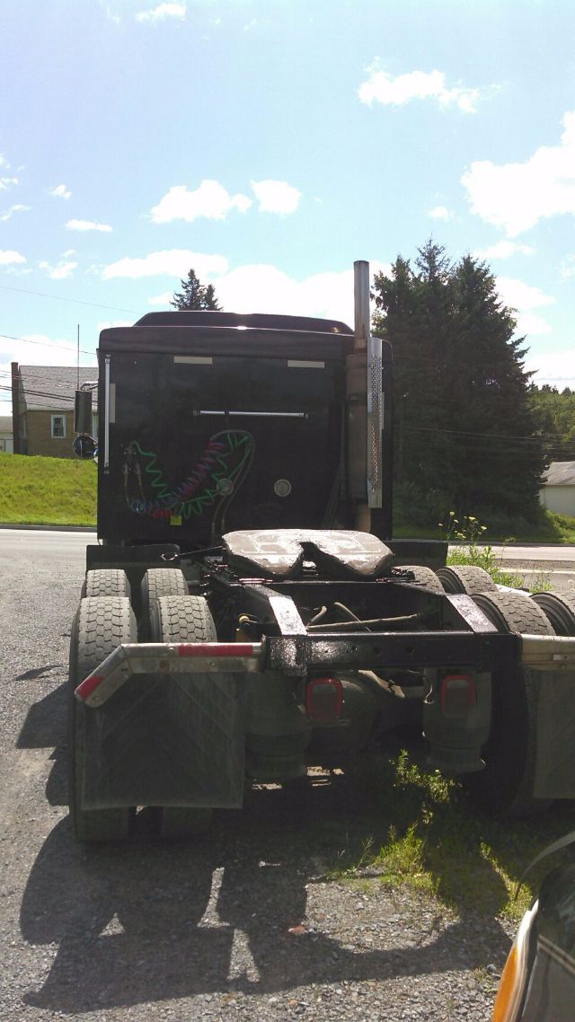 Spotless cab and rear chassis of a 2007 International 9900i truck showing twin rear axles and fifth wheel area.