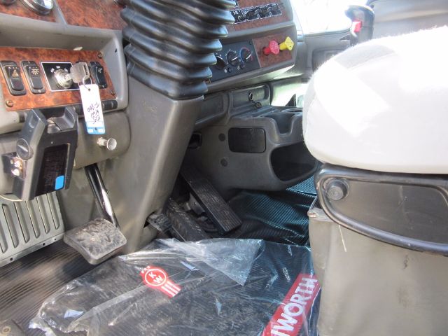 Kenworth T800 truck interior showing pedal area and dashboard controls.
