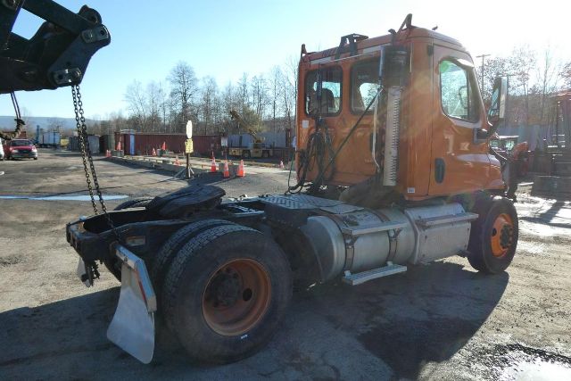 https://cdn.truckertotrucker.com/large/9c3c9c3d-7cfb-4702-bb2c-1631c6ca2e3e.jpg?