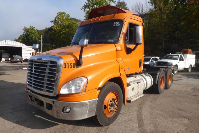 2016 Freightliner CASCADIA 125 Daycab #