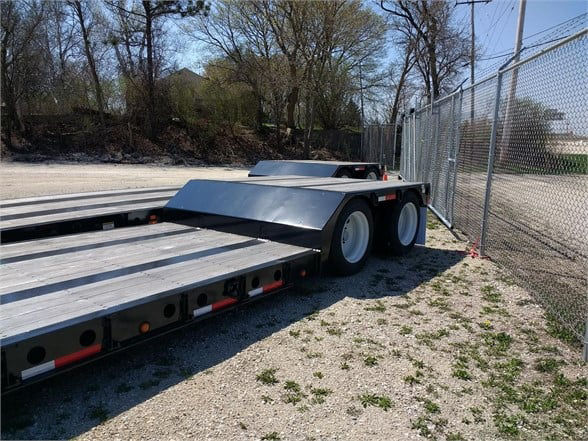 40-ton Fontaine mechanical detachable double drop trailer with dual rear axles and flatbed deck, shown outdoors near chain-link fence.
