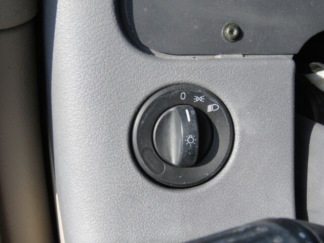 Dashboard headlight control dial in a Freightliner Cascadia Evolution showing off position and headlamp icons.