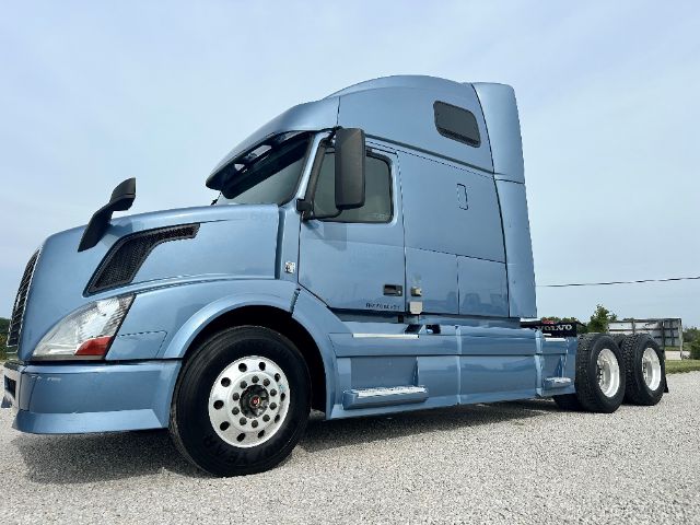 2014 Volvo VNL64T670