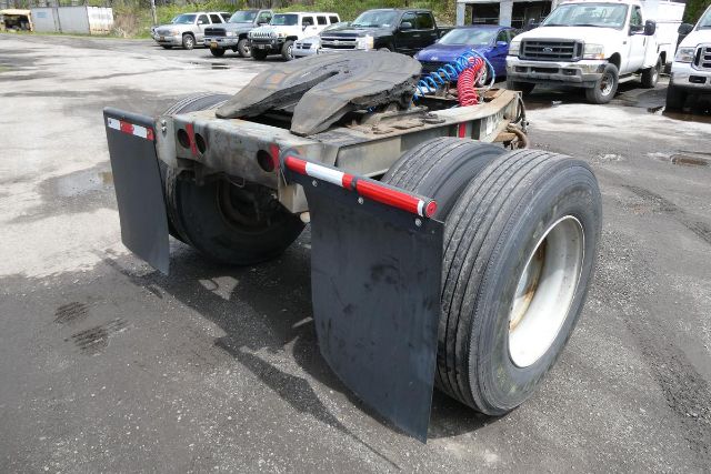 Fruehauf ELFI 1986 dolly trailer chassis with dual rear tires, mud flaps, and spare wheel area.