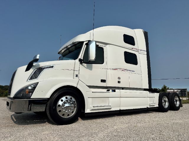 2015 Volvo VNL64T780