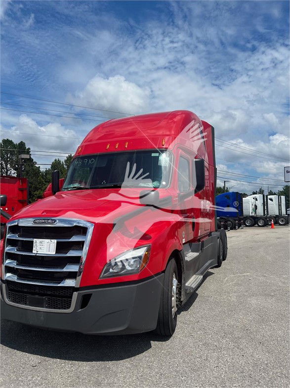 2020 Freightliner CASCADIA 126
