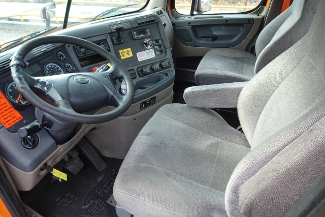 https://cdn.truckertotrucker.com/large/bd8b2c37-b8fa-455c-826d-12d47bf80964.jpg?