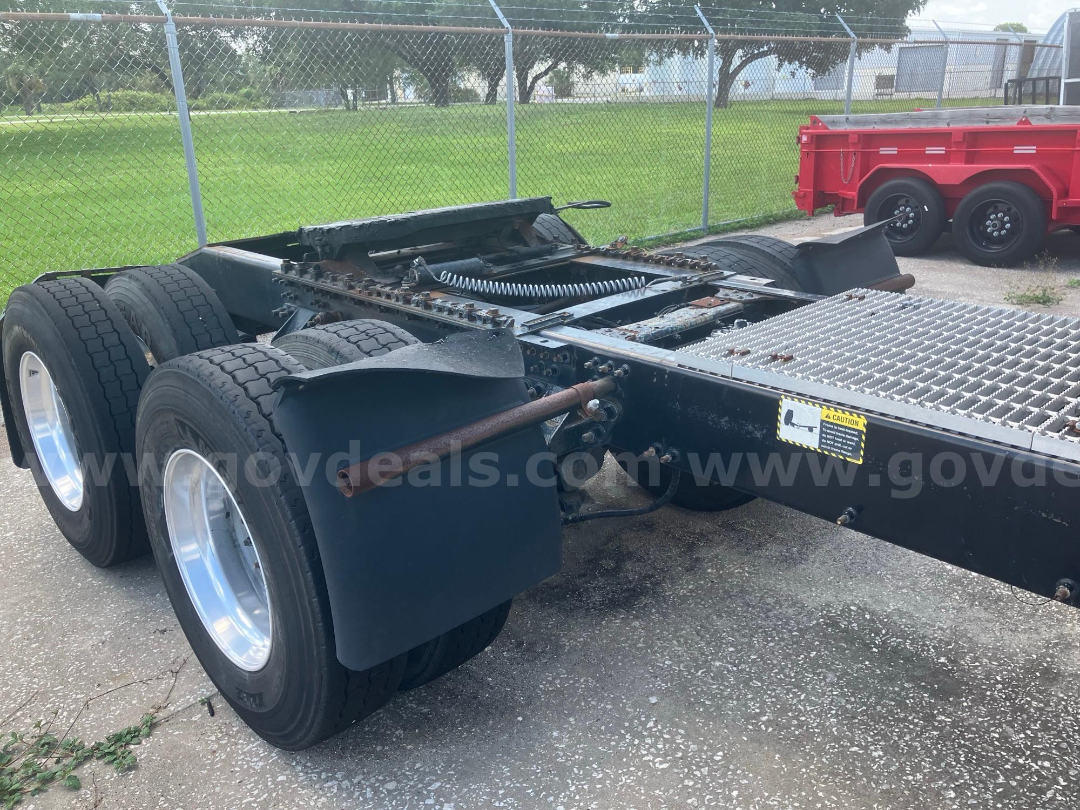 Chassis and rear wheels of a 2006 Mack CHN613 truck trailer/tractor unit showing dual rear axles, fifth wheel area, and side guards.