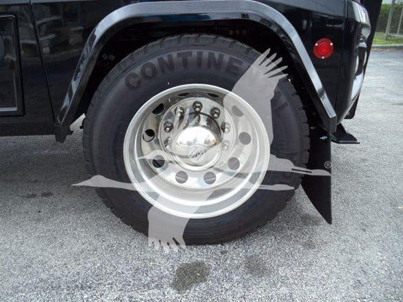 Freightliner Business Class M2 106 wheel and fender shown with alloy rim and Conti tire.