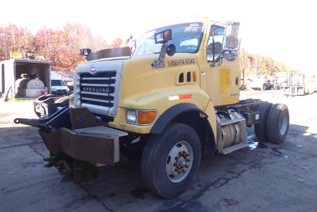 2004-sterling-l8500-cab-chassis-truck #914132